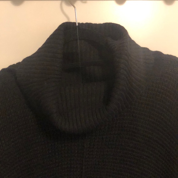 Design Lab turtle neck Sweater - Picture 2 of 5